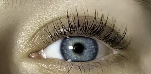 Natural vs. Volume Lash Extensions