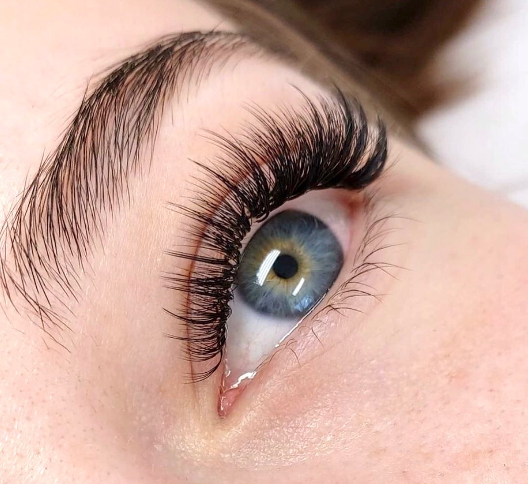 Natural vs. Volume Lash Extensions